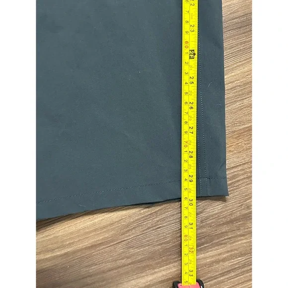 Alo Yoga Men's Day and Night Pants Charcoal Grey Performance Sz 36x30 - Picture 6 of 10